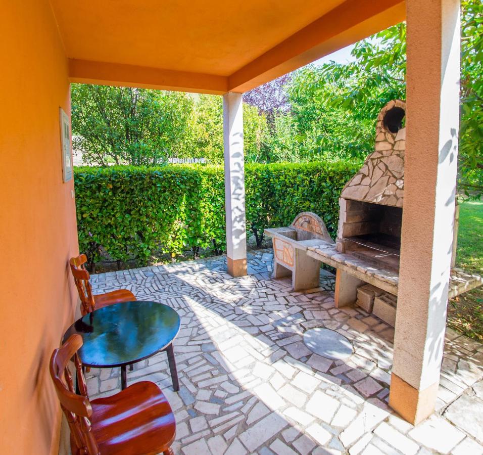 Holiday Home Narona موستار المظهر الخارجي الصورة