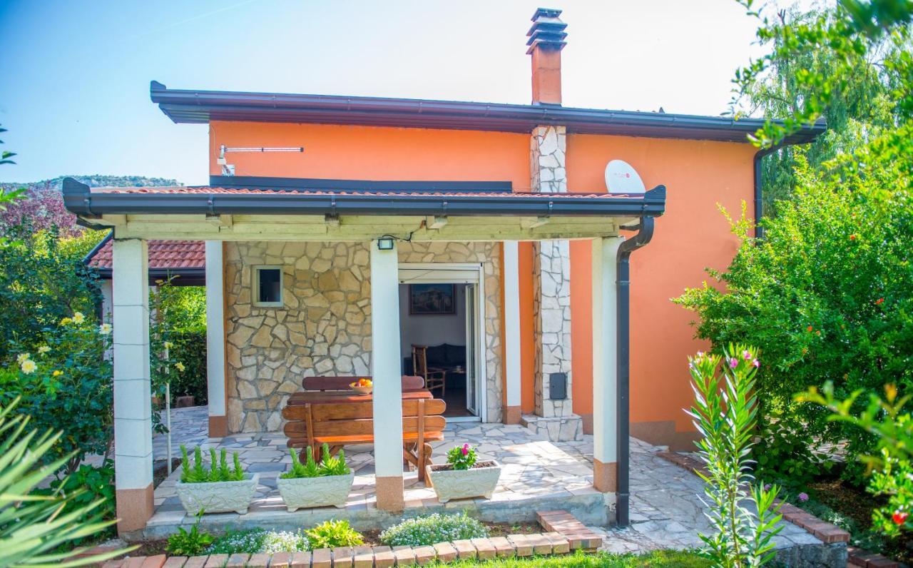 Holiday Home Narona موستار المظهر الخارجي الصورة